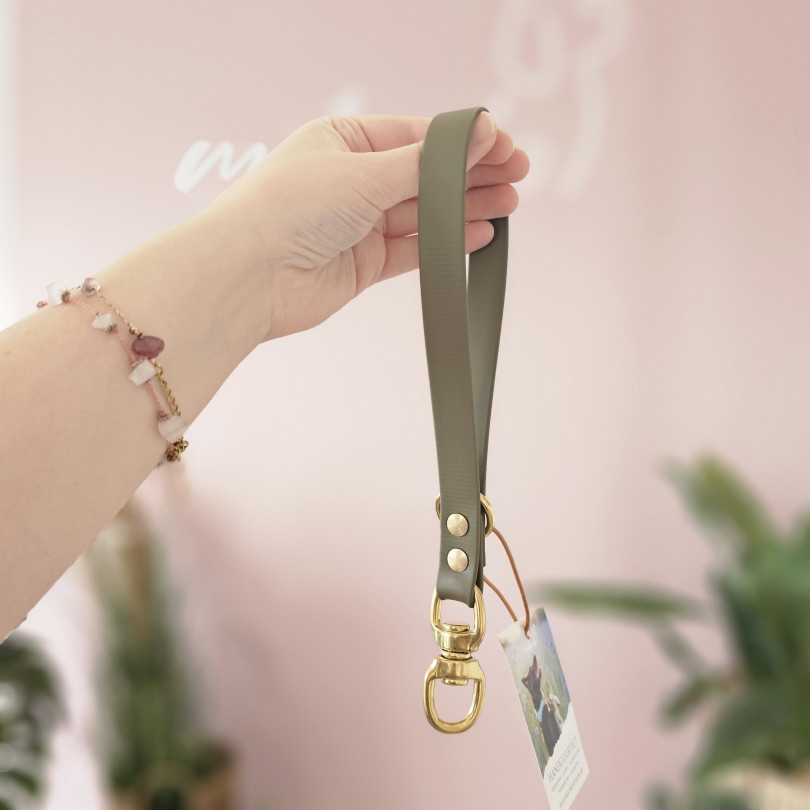 Koppellhandschlaufe Biothane Olive (großer Wirbel)